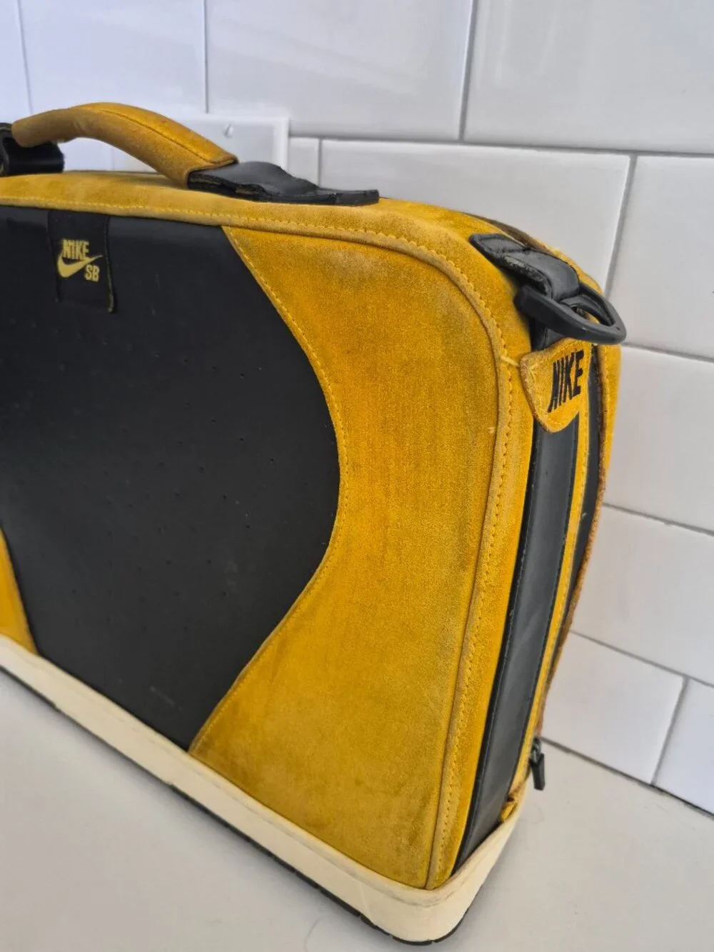 Nike SB DUNKCASE 2005 University Dunk ‘Iowa’ Zipper Repaired